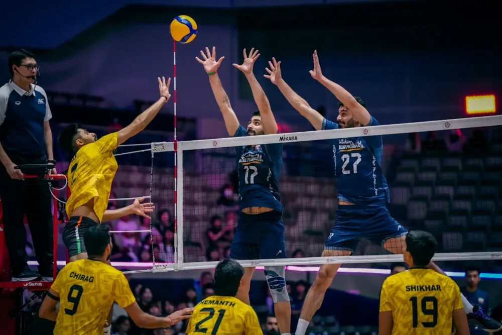 Die betrübten Gesichter der Spieler der iranischen Volleyballnationalmannschaft bei der Medaillenverleihung der Asienmeisterschaft
