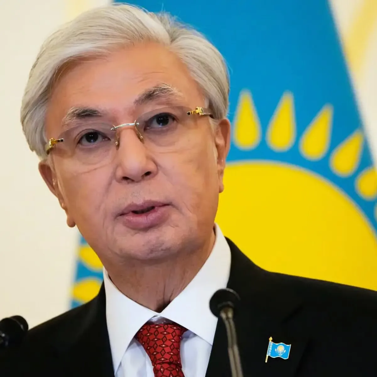 وزیر دفاع قزاقستان پس از مرگ ۱۴ نظامی برکنار شد