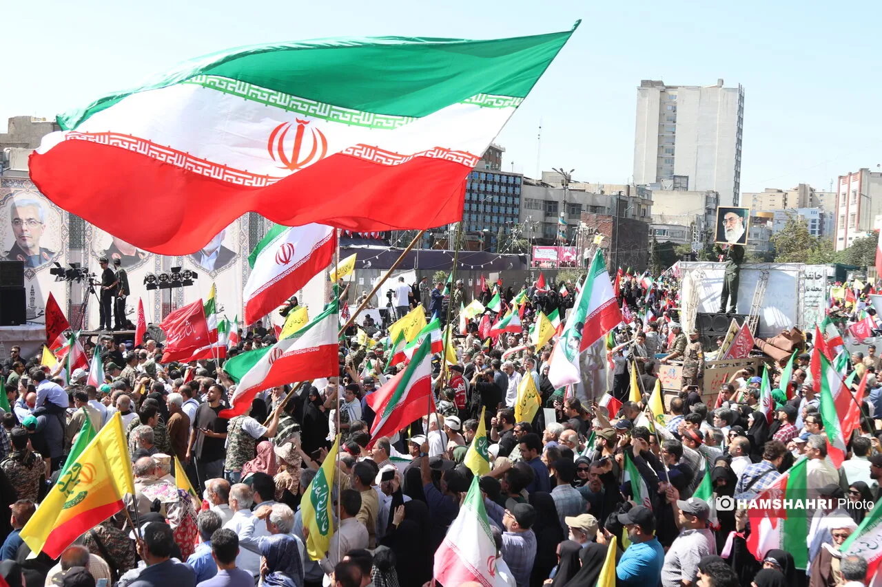 The large exercise 'Iran's Martyrs' began with the code 'Labbaik Ya Khamenei'