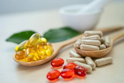 Die beste Zeit für die Einnahme von Multivitaminen: Geheimnisse, die Sie wissen sollten