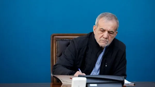 پزشکیان: امنیت خلیج فارس و آبراه‌های آن به مسئولیت‌پذیری کشورهای منطقه بستگی دارد