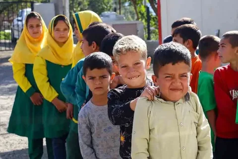 زنگ مهر در مدرسه ایران من ۸۲ روستای بره‌پشت به صدا درآمد