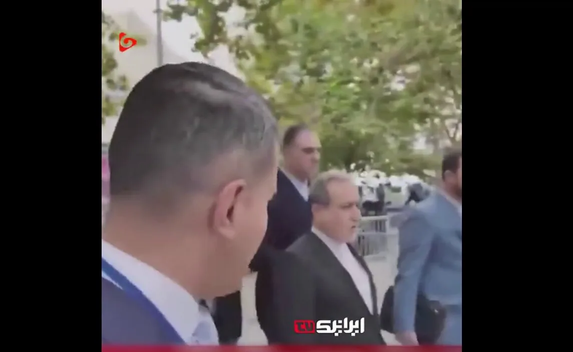بی‌اعتنایی محمدجواد ظریف به سوال‌های مجری اینترنشنال