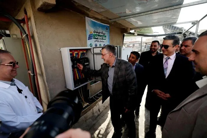 وزیر بهداشت: نیروگاه خورشیدی بیمارستان بازرگانان، قدمی در جهت سلامت و محیط زیست