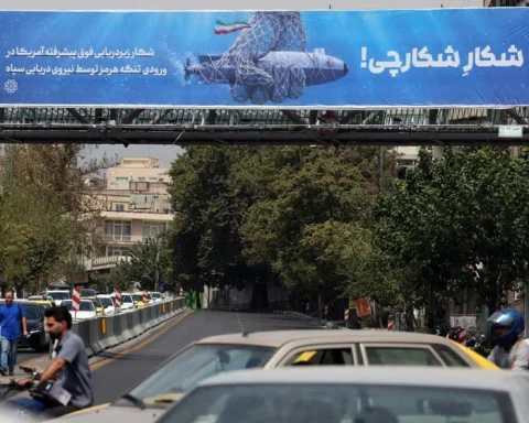 حمله ایران به ۱۰ کشتی در تنگه هرمز؛ واکنش به حملات آمریکا