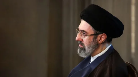 Die Anwesenheit von Ayatollah Seyyed Mojtaba Khamenei bei der Beerdigung des Märtyrerführers und die Betonung seiner Gesundheit