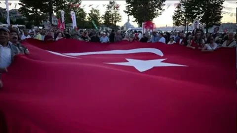 تظاهرات كبيرة في إسطنبول: المعارضة ضد القمع