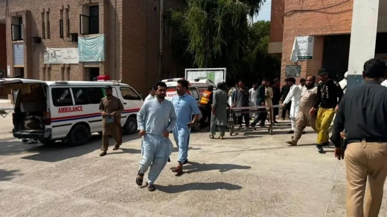 کشته شدن ۱۶ نفر در انفجار مسجدی در کوهات پاکستان