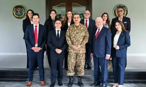 دیدار ناتالی بیکر با فرمانده ارتش پاکستان و نمایندگان یک شرکت دفاعی