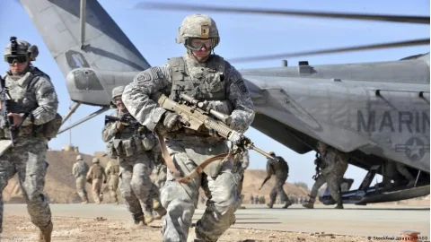 Dienst der Crew des F-15 nach dem Abschuss eines amerikanischen Kampfjets im Iran