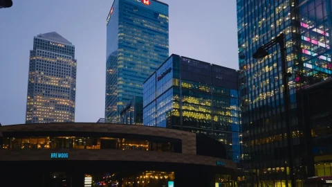 HSBC پیش‌بینی قیمت نفت برنت ۲۰۲۶ را به ۹۰ دلار افزایش داد
