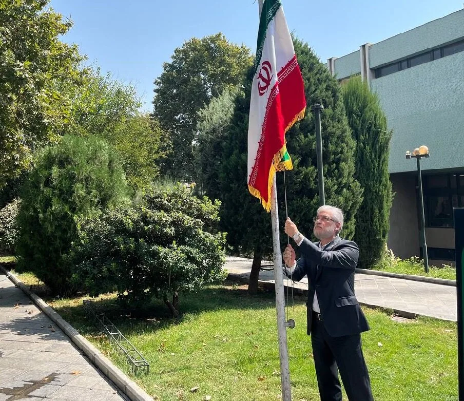 مراسم روز پرچم با حضور وزیر علوم در دانشگاه تهران برگزار شد