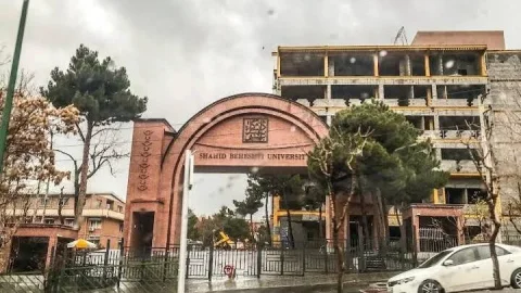 پلاکاردهای جنجالی در دانشگاه شهید بهشتی سرنوشت دانشجویان را به چالش کشید