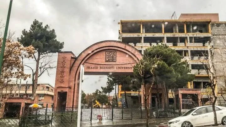پلاکاردهای جنجالی در دانشگاه شهید بهشتی سرنوشت دانشجویان را به چالش کشید