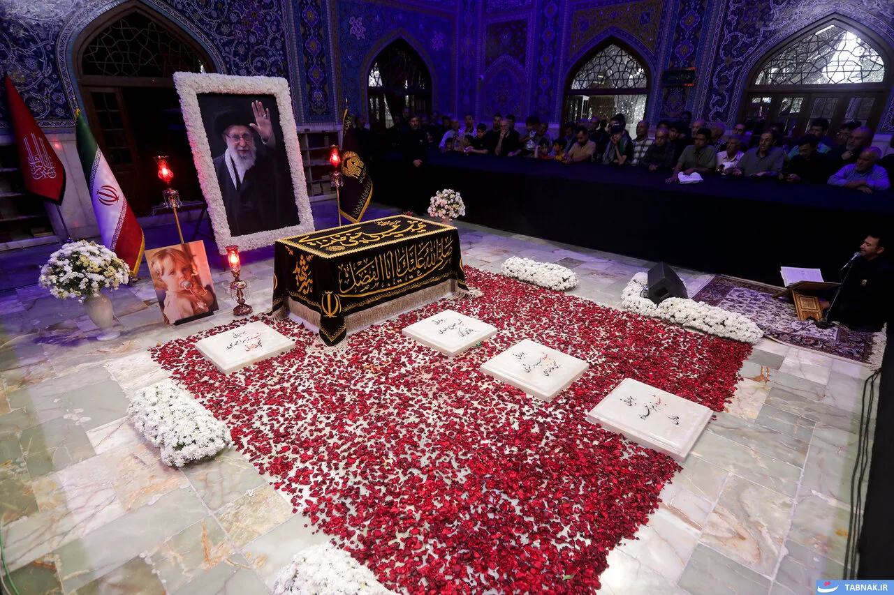 دانش‌آموزان مشهدی سال تحصیلی را در جوار مزار رهبر شهید آغاز کردند
