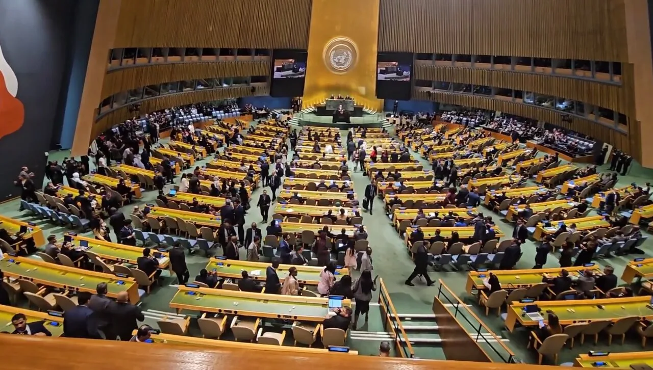 عربستان سعودی در سازمان ملل جلسه را ترک کرد در حالی که به اسرائیل التماس می‌کند