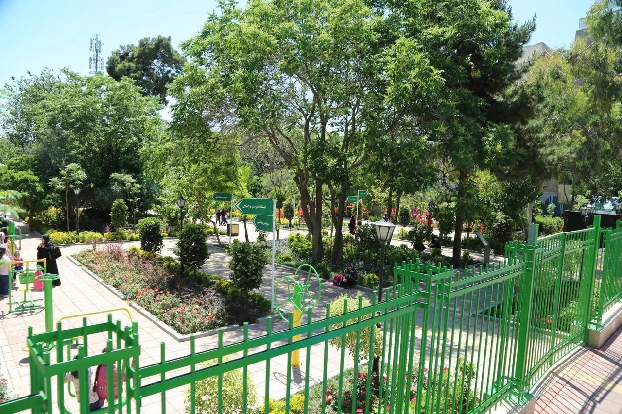Tehran's Urban Management Plans for Increasing Green Space Resilience