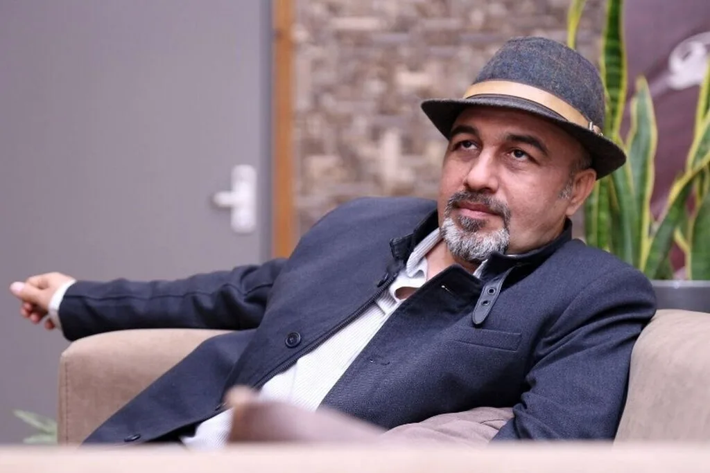 رضا عطاران با گریم جدید در «خانوم‌والده» به امیر آقایی شباهت دارد