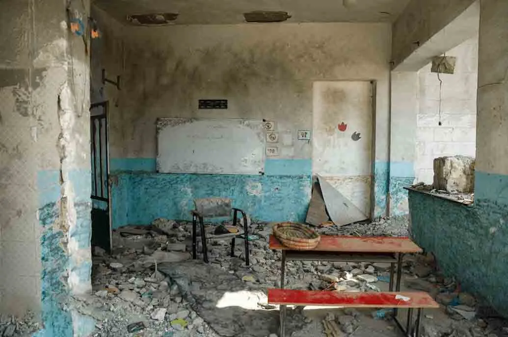 اول مهر در میناب؛ یاد ۱۶۸ دانشآموز و معلم شهید در مدرسه شجره طیبه