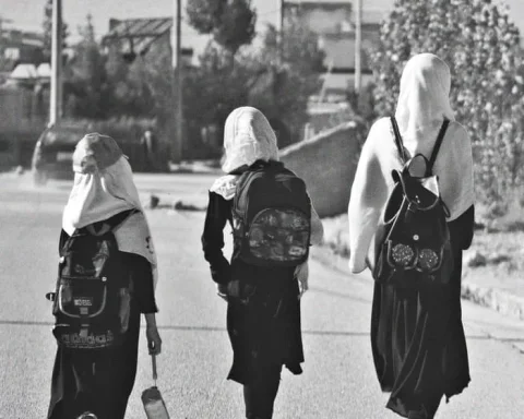 دختران افغان در چنگال طالبان: داستان سه خواهر و امید به آینده