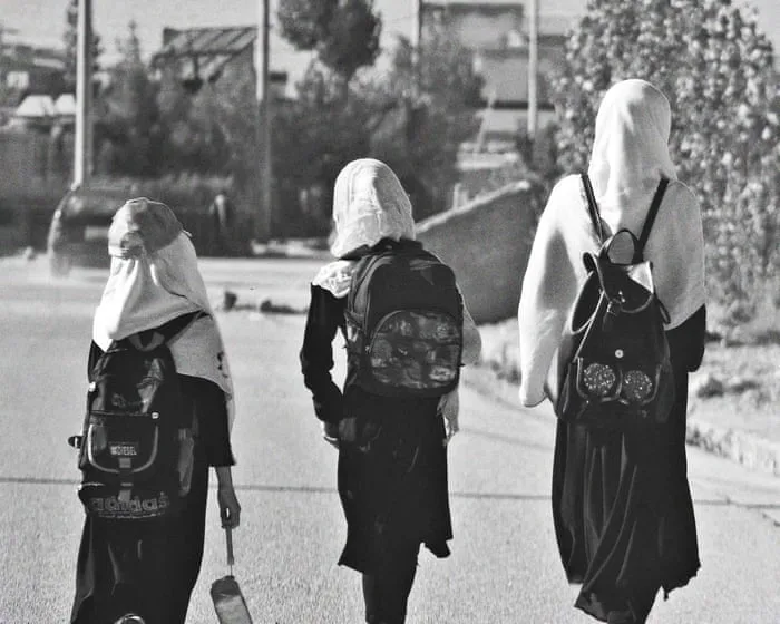 دختران افغان در چنگال طالبان: داستان سه خواهر و امید به آینده