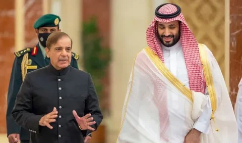 ولي العهد السعودي ورئيس وزراء باكستان: حديث مثير في خضم التوترات