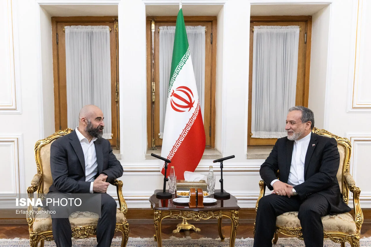Treffen von Foad Hossein mit Hossein Amirabdollahian in Teheran