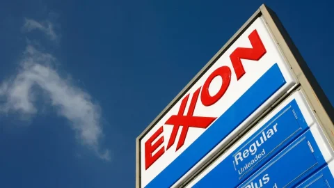 ExxonMobil در آستانهٔ ۲۰۰ دلار: آیا قیمت‌های نفت و سودهای قوی می‌توانند این سهم را به اوج برسانند؟