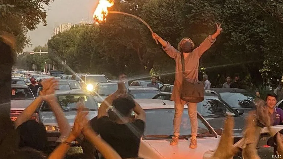 Pouran Nazemi: Die Bewegung "Frau, Leben, Freiheit" hat eine tiefgreifende Veränderung im Iran bewirkt
