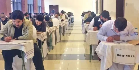 حظر قبول الطلاب الأفغان في باكستان: أزمة تتفاقم