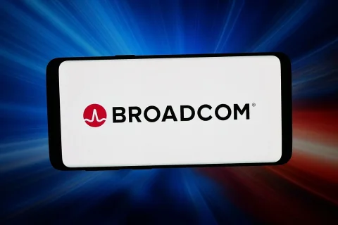 چرا پیش‌بینی Broadcom برای سال 2028 یک موفقیت بزرگ برای سرمایه‌گذاران AVGO است؟