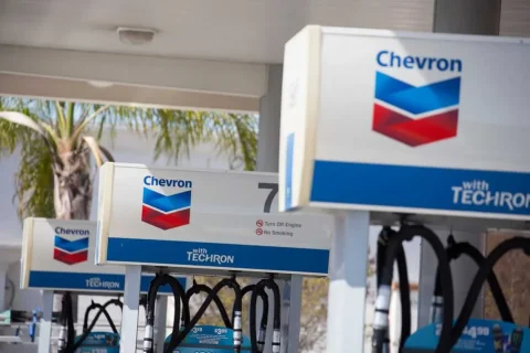 Chevron به اوج قیمتی جدید دست یافت؛ راهکارهای سرمایه‌گذاری در CVX