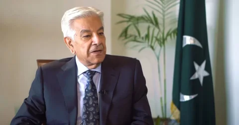 وزیر دفاع پاکستان پیام عربستان درباره تحولات یمن را به ایران منتقل کرد