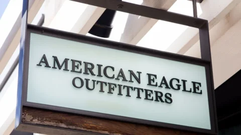 سقوط سهام American Eagle؛ فشار برند همچنان ادامه دارد