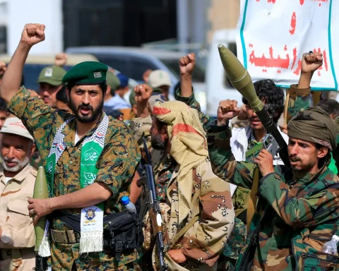 خطر در دریا: حوثی‌ها کنترل بندر راهبردی موکا را به دست گرفتند