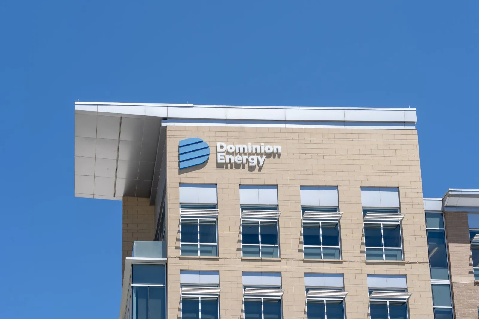 چرا سهام Dominion Energy در بالای صنعت خدمات عمومی قرار دارد؟