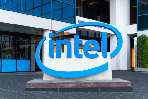 لماذا الوقت مناسب للاستثمار في أسهم إنتل؟
