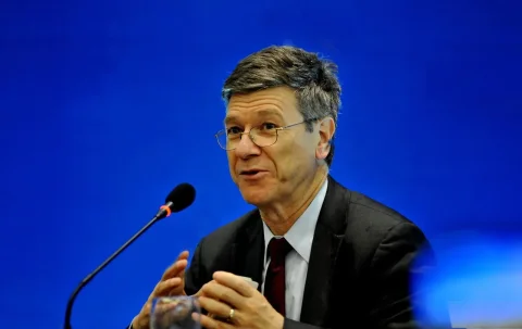 Jeffrey Sachs: Der einzige Weg, den Krieg zu beenden, ist die Rückkehr Amerikas nach Hause