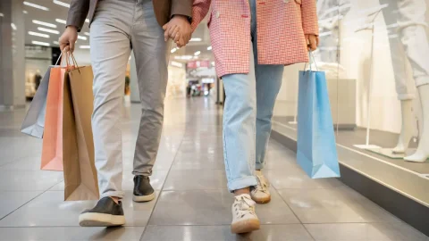 بسته شدن 450 فروشگاه: سرنوشت تلخ یک خرده‌فروش بزرگ زنان