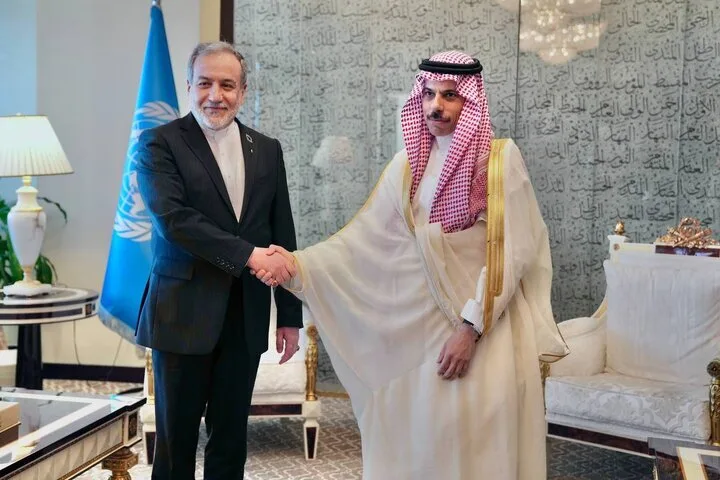 عراقچی و بن فرحان بر تقویت روابط تهران و ریاض تأکید کردند
