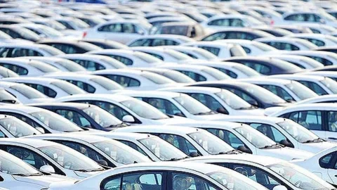 کاهش قیمت خودروهای داخلی و افزایش قیمت آریزو ۵ در بازار
