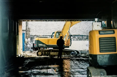 شراكة Caterpillar مع FieldAI: فرصة ذهبية للسيارات الذاتية الذكاء