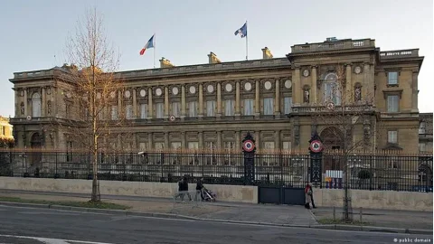 فرانسه سفیر ایران در پاریس را به‌دلیل پلمب مرکز آموزش زبان احضار کرد