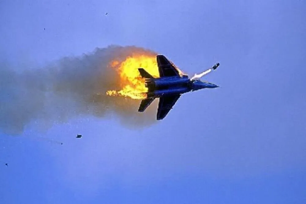 Abschuss eines saudischen Kampfjets im Himmel über Jemen