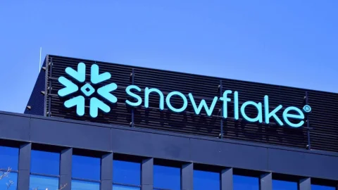 Michael Burry: سهام Snowflake به شدت بیش‌ارزیابی شده است