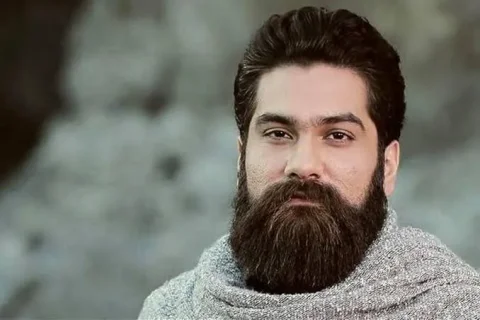علی زندوکیلی در کنسرت‌نمایش «سیاوش» با تاج و ردای سلطنتی روی صحنه رفت