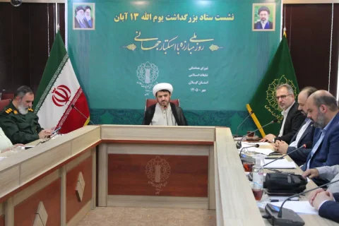 حجت‌الاسلام والمسلمین مجتبی اشجری ابعاد دو جنگ تحمیلی را برای دانش‌آموزان تبیین کرد