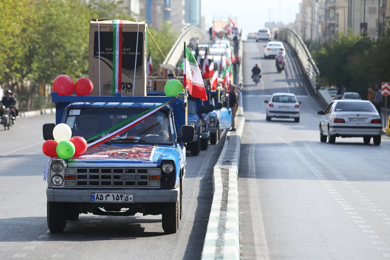 رزمایش مواسات و کمک مومنانه بعثت در تهران با توزیع ۳۱۳ هزار بسته آغاز شد