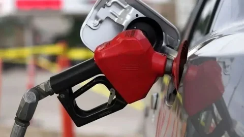 عباس باصفا: روش جدید سوخت‌گیری بنزین با شناسه در جایگاه‌های تهران