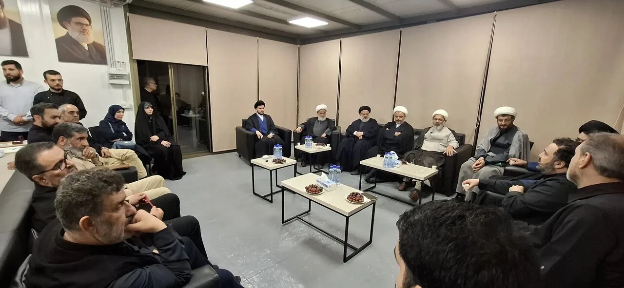 هدیه خاص آیتالله سید مجتبی خامنهای به خانواده شهیدان نصرالله و موسوی